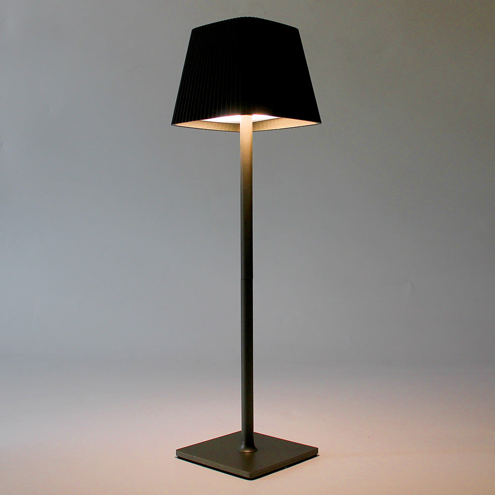 LAMPADA LED DA TAVOLO RICARICABILE CON PARALUME QUADRATO PLISSETTATO USB
