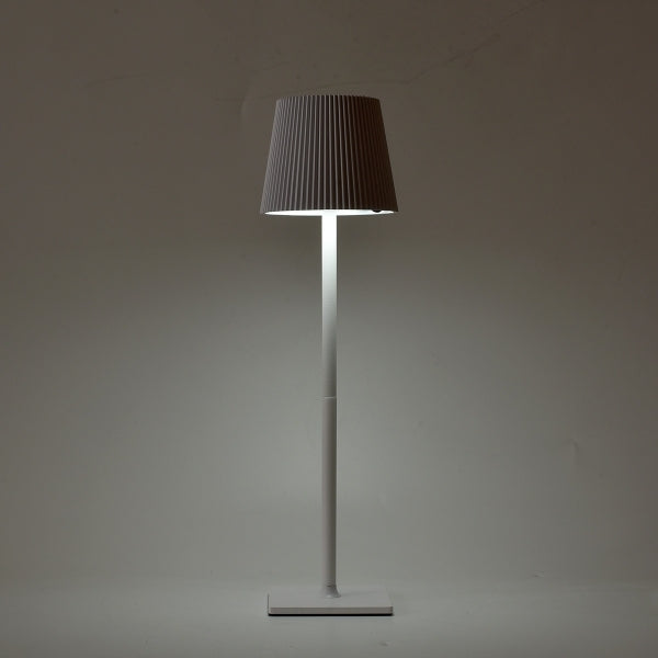 LAMPADA LED DA TAVOLO RICARICABILE CON PARALUME TONDO PLISSETTATO USB E SOLARE