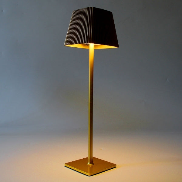 LAMPADA LED DA TAVOLO RICARICABILE CON PARALUME QUADRATO PLISSETTATO USB E SOLARE