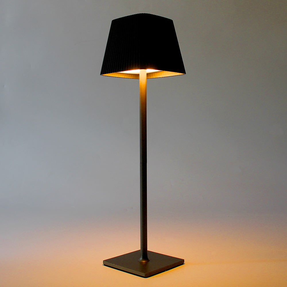 LAMPADA LED DA TAVOLO RICARICABILE CON PARALUME QUADRATO PLISSETTATO USB