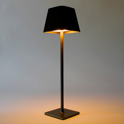 LAMPADA LED DA TAVOLO RICARICABILE CON PARALUME QUADRATO PLISSETTATO USB